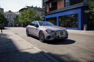Fitur MBUX Hyperscreen Di Mercedes-Benz C-Class Listrik