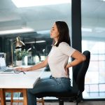 Bahaya Terlalu Lama Duduk Saat WFH Dan Cara Mengatasinya