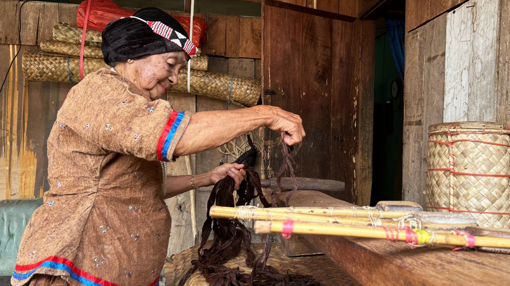 Kain Kulit Kayu Tradisi Orang Kulawi Berjuang Agar Tidak Punah
