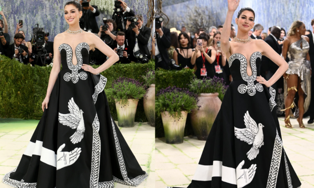Anne Hathaway Pukau Met Gala Dengan Gaun Lukis Tangan