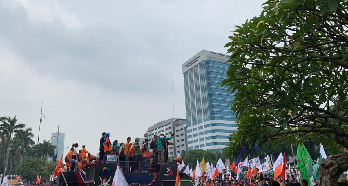 Aksi Demo Buruh Di Gedung DPR Buat Jalur Protokol Macet Total