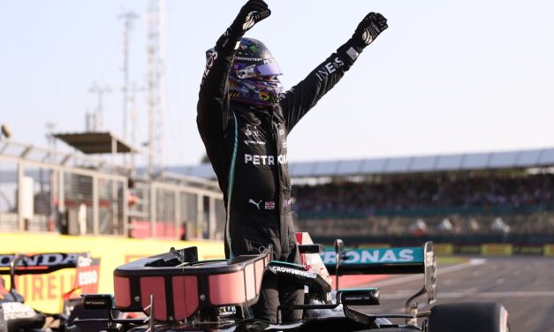 Lewis Hamilton Nangis Haru Usai Rebut Pole Position Di Kandang