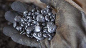 Krisis Bahan Baku Nikel Bayangi Industri Baterai Mobil Listrik