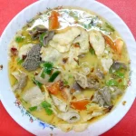 Mencicipi Sop Kaki Kambing Bang Anen Yang Legendaris