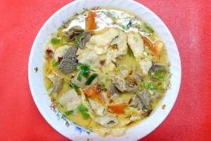 Mencicipi Sop Kaki Kambing Bang Anen Yang Legendaris