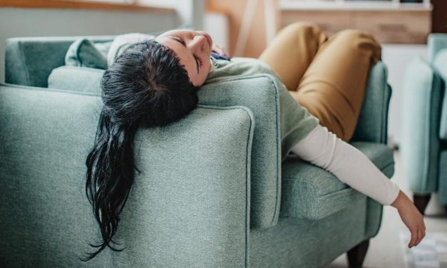 Traction Alopecia: Bahaya Mengikat Rambut Kencang Saat Tidur