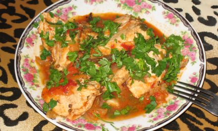 Mengenal Chakhokhbili: Sensasi Sup Ayam Tomat Khas Georgia
