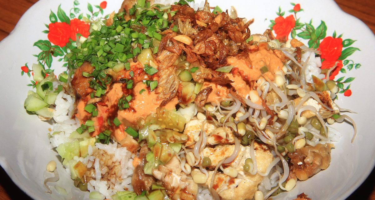 Kelezatan Nasi Lengko Hidangan Tahu-Tempe Autentik Cirebon