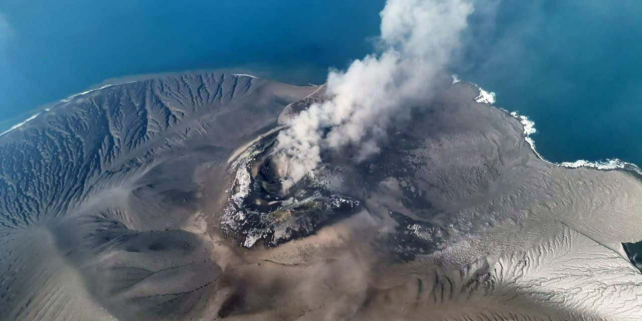 Gunung Anak Krakatau Di Selat Sunda Terus Dipantau Intensif