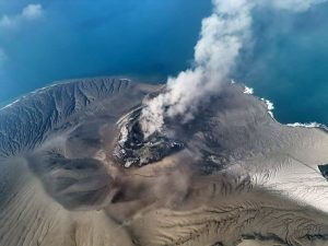 Gunung Anak Krakatau Di Selat Sunda Terus Dipantau Intensif